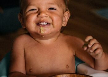 Bijvoeding en oefenhapjes: wanneer en hoe je het beste start