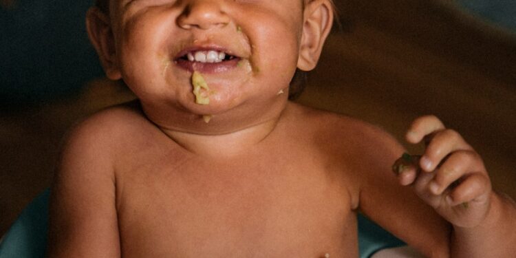 Bijvoeding en oefenhapjes: wanneer en hoe je het beste start