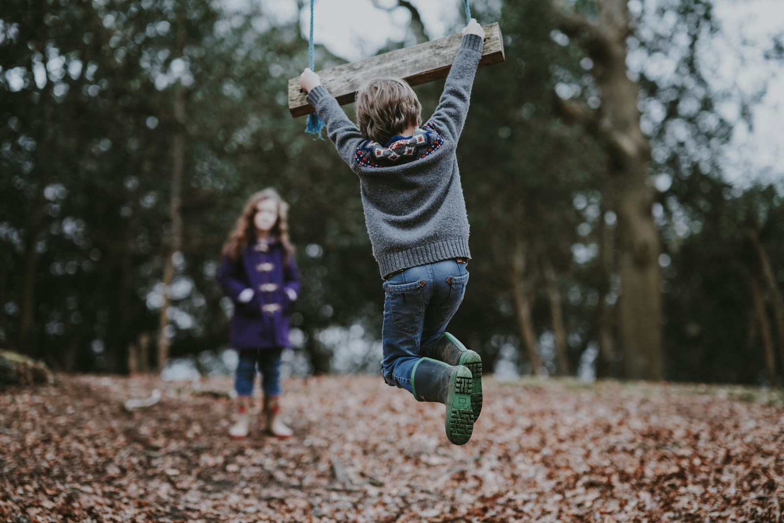 kinderen die buiten spelen